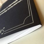Lire la suite à propos de l’article VIDEO – Reliure Livre mémoire
