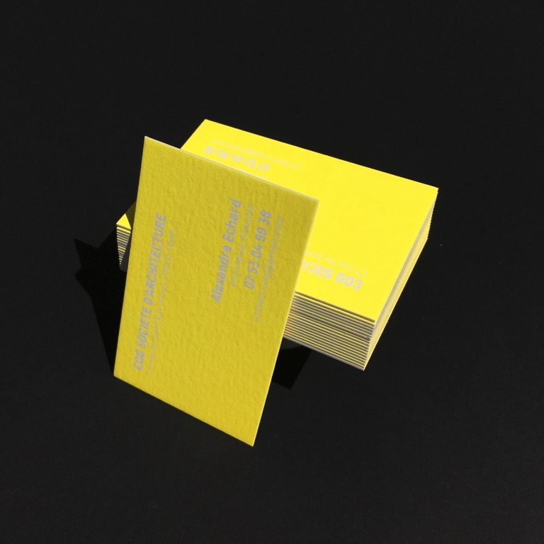 Lire la suite à propos de l’article [VIDEO] Impression Carte de Visite Pantone Fluo