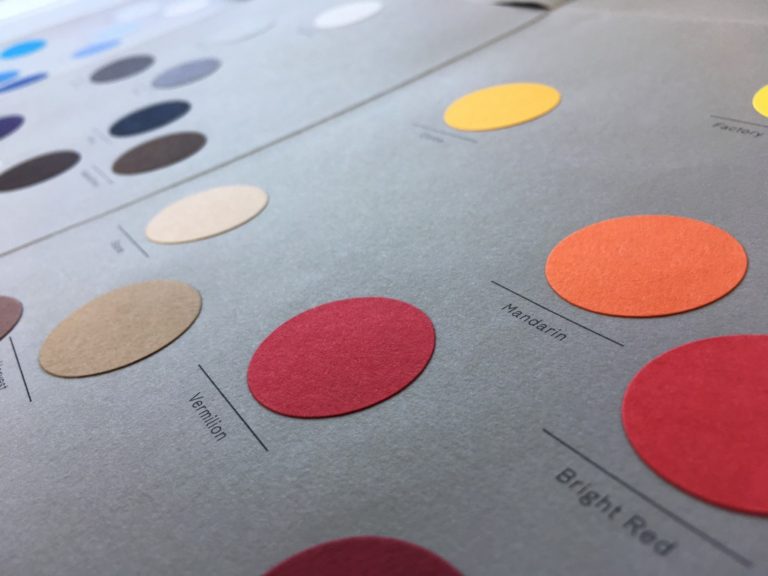 Lire la suite à propos de l’article [PAPIER] Colorplan … la Bible des couleurs