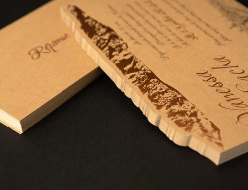 Faire-part de mariage provençal A5 avec marquage à chaud or rose montagne sainte Victoire sur papier kraft recyclé et découpe laser  – Nomad Kraft 350g