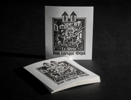 Ex-libris adhésif sur mesure avec papier coton 120gr – Impression letterpress Noir en creux