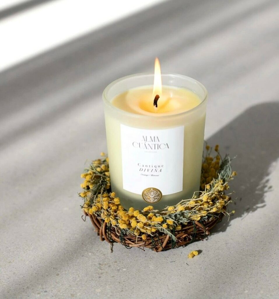 Etiquette pour bougie artisanale cantique en dorure à chaud or mat et découpe silhouette