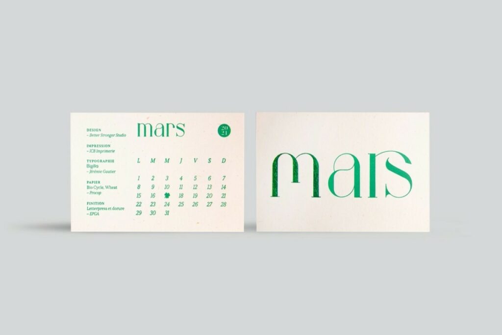 Carte Mars Calendrier Collaboratif 2021 – Impression Letterpress 1 couleur pantone vert – Marquage à chaud texture trèfles Vert 6062 Verdant – Contre Collage Duplex 600gr/m2 Gmund Bio Cycle Wheat