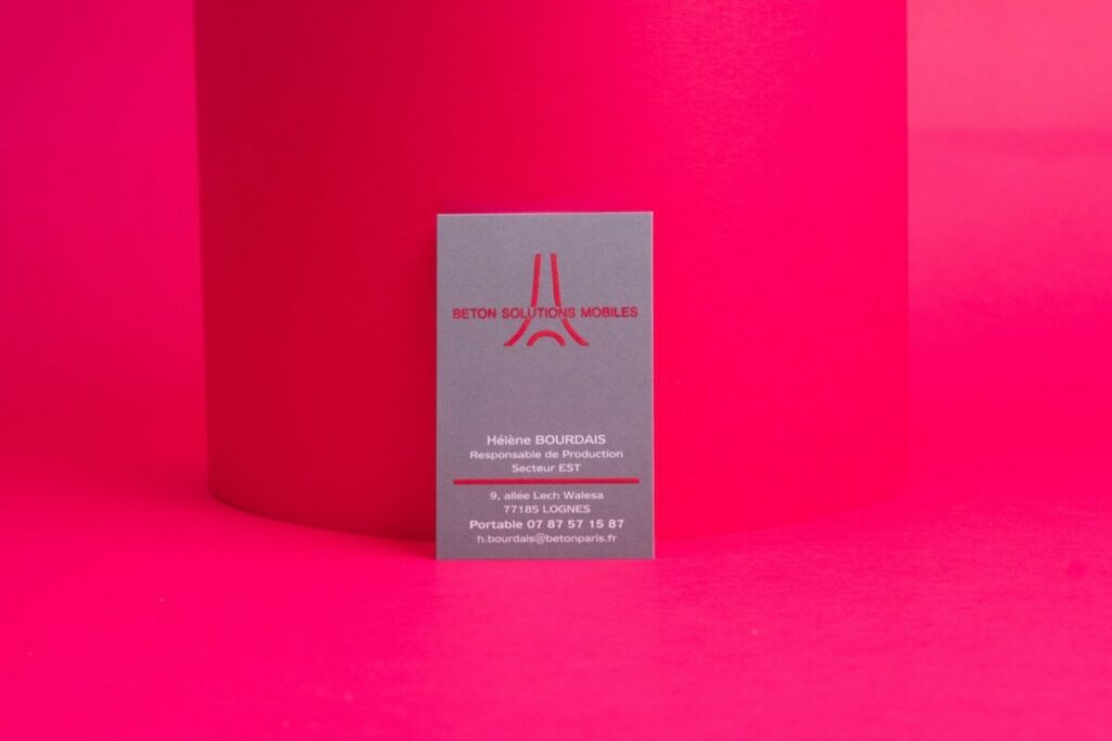 Carte de Visite Thermorelief Magenta sur aplat gris – Bristol 320gr/m2
