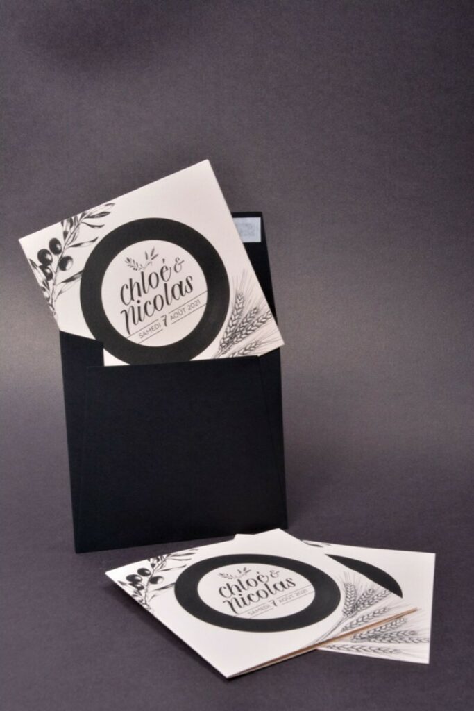 faire-part de mariage imitation pochette de vinyle – Colorplan Vellum white 270gr/m2 – Enveloppes carré colorplan Ebony black