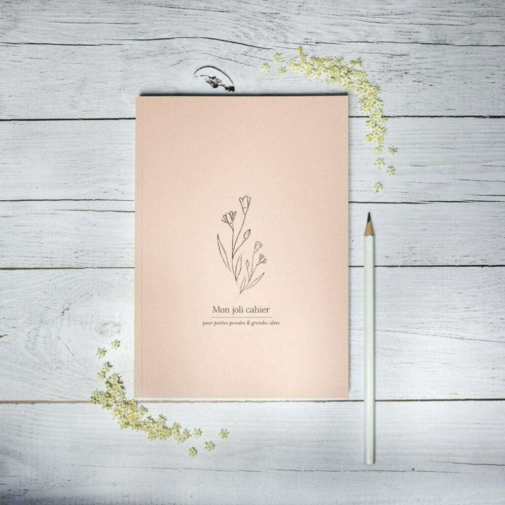 Carnet de notes Illustratrice nature rose poudré avec reliure dos carré collé – Couverture Woodstock Cipria 260gr/m2 et pages en papier recyclé Nautilus superwhite