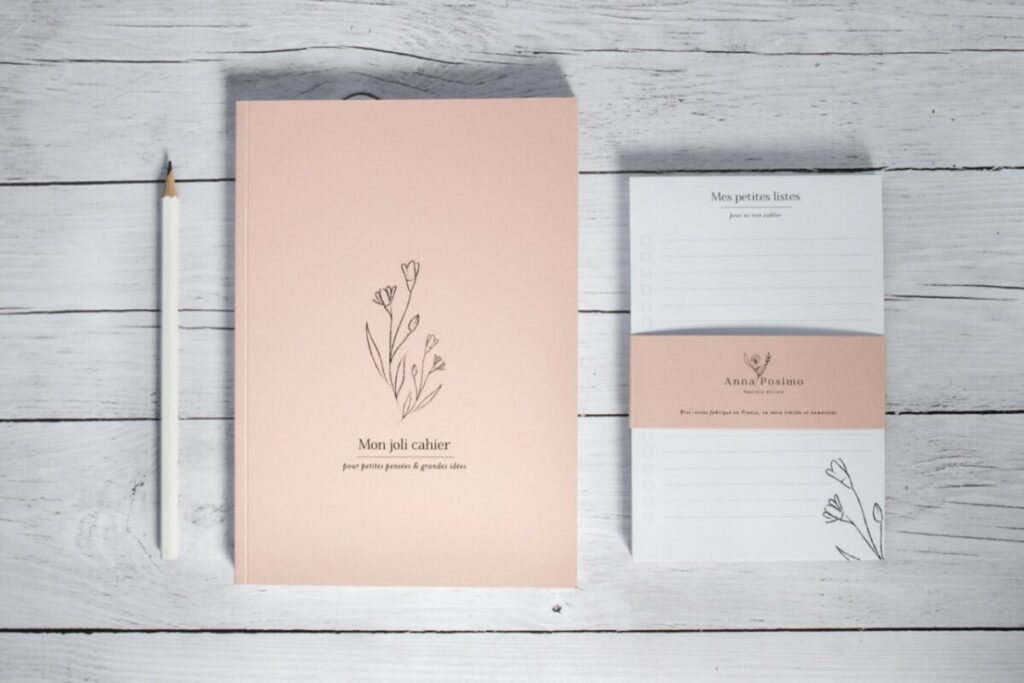 Carnet de notes Illustratrice nature rose poudré avec reliure dos carré collé – Couverture Woodstock Cipria 260gr/m2 et pages en papier recyclé Nautilus superwhite