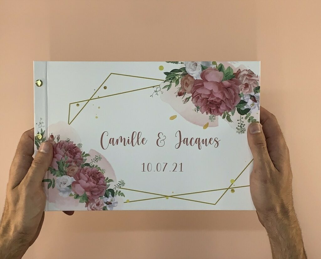 Livre d’or fleuri pour mariage avec couverture rembordée et reliure 3 vis laiton – format paysage