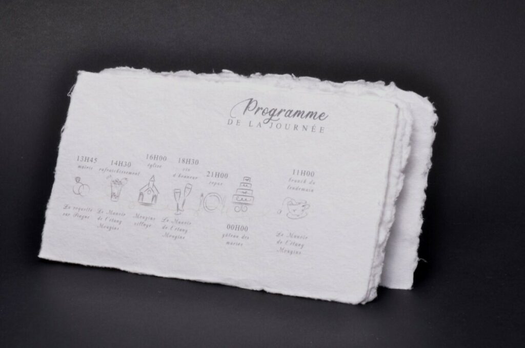 Faire-part de mariage sur papier coton recyclé fait main avec 4 bords frangés
