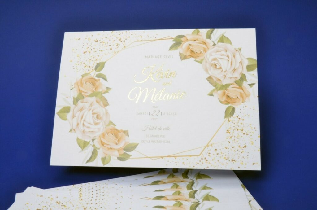 Faire-part de mariage A6 avec Bouquet de roses blanches – Dorure numérique OR sur papier texturé Création Pack 350gr/m2
