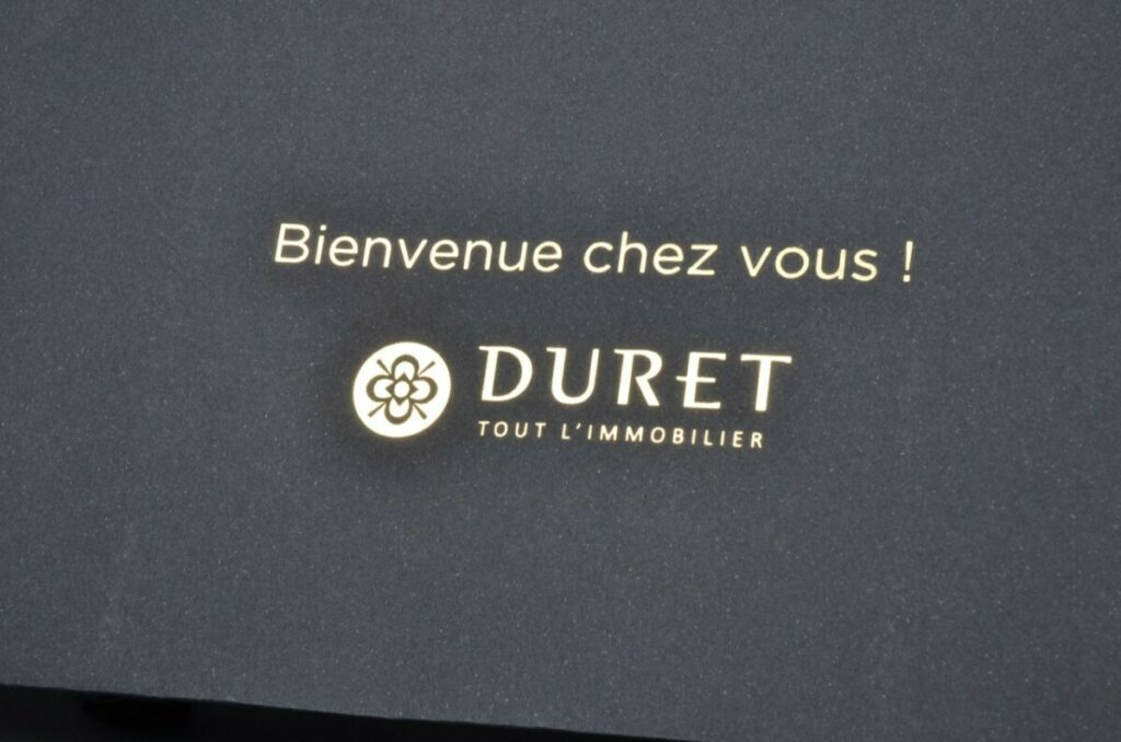 Enveloppes DL Noir avec logo en dorure à chaud OR pour Promoteur immobilier