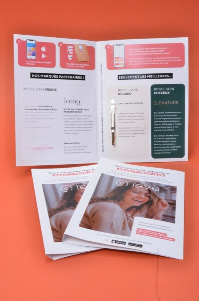 Dépliant beauté 4 pages avec découpe laser support pour pince à épiler – Couché Mat 300gr/m2