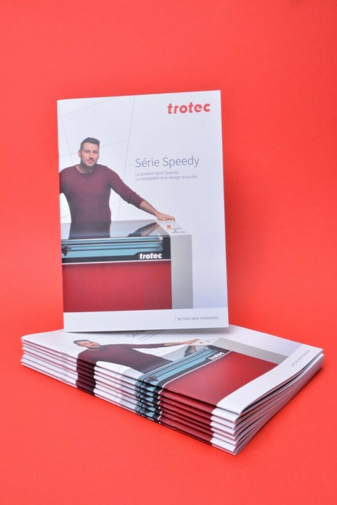 Brochure multilingues A4 2 pics métal avec pelliculage mat pour fabricant de machine de découpe laser