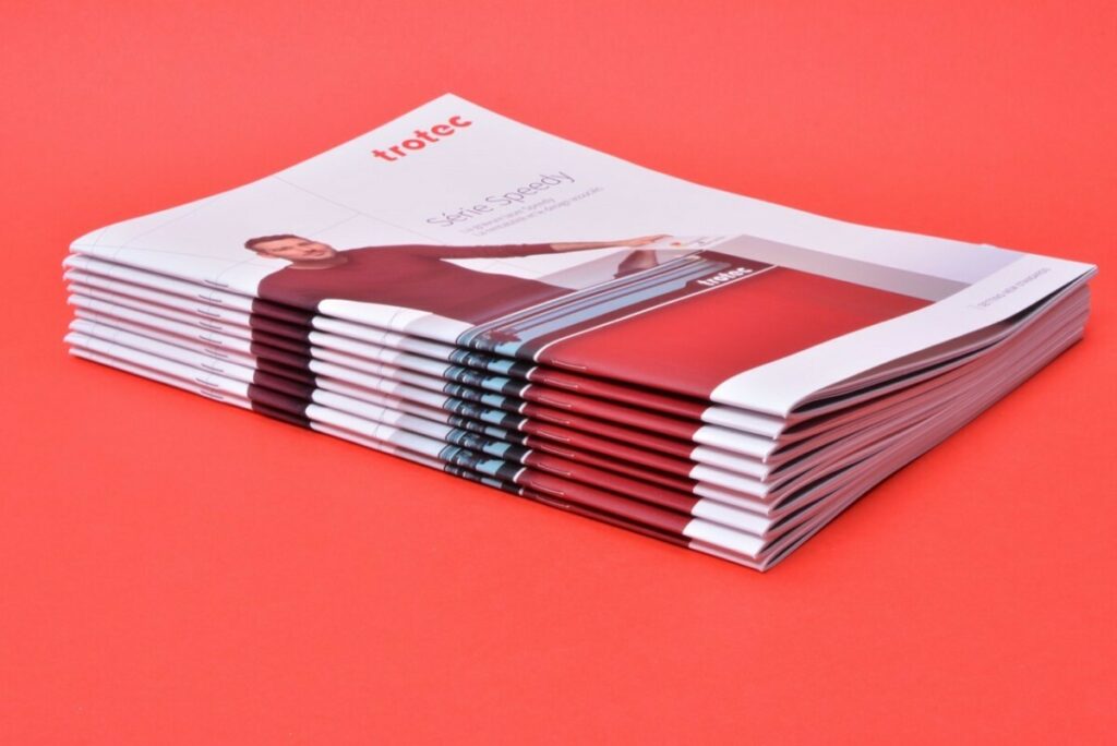 Brochure multilingues A4 2 pics métal avec pelliculage mat pour fabricant de machine de découpe laser