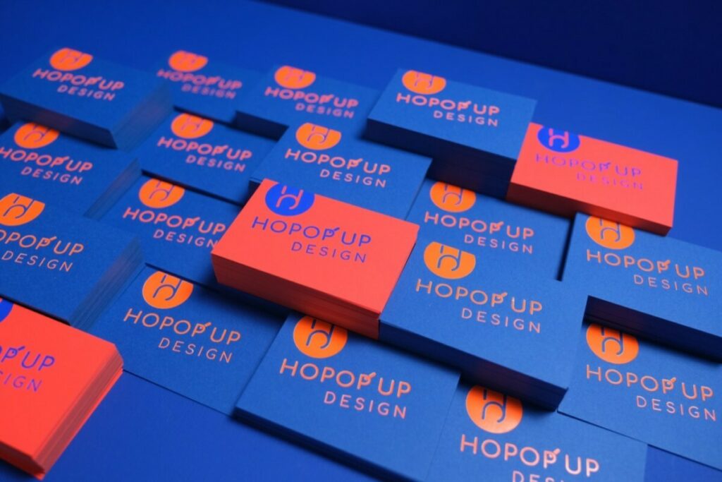 Duo de cartes de Visite agence en marquage à chaud Bleu 668 sur Gmund Action Electric Blood 430gr/m2 et Orange Fluo 6639 sur Sirio Color Iris 350gr/m2