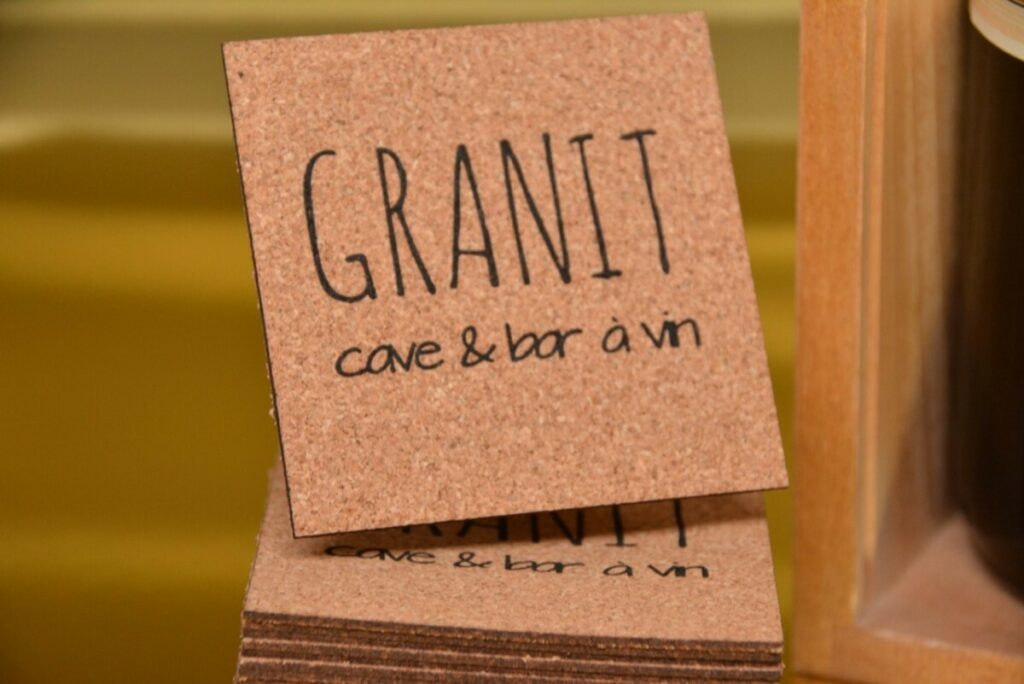 Cartes de Visite carrées en liège 1mm pour Caviste – Impression Letterpress Noir et découpe laser