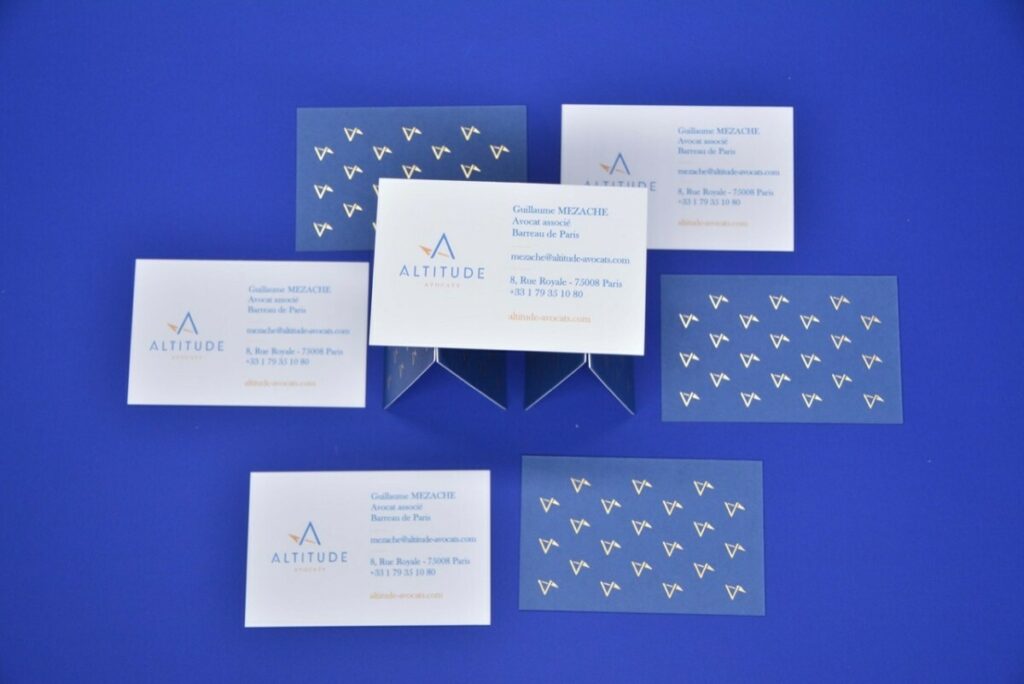 Carte de visite avocat contre collage duplex 700gr et marquage à chaud Or Mat Kurz 428 – Colorplan Sapphire et Whitefrost