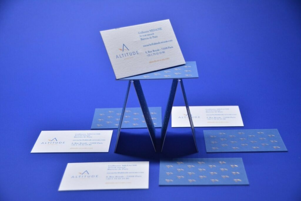 Carte de visite avocat contre collage duplex 700gr et marquage à chaud Or Mat Kurz 428 – Colorplan Sapphire et Whitefrost