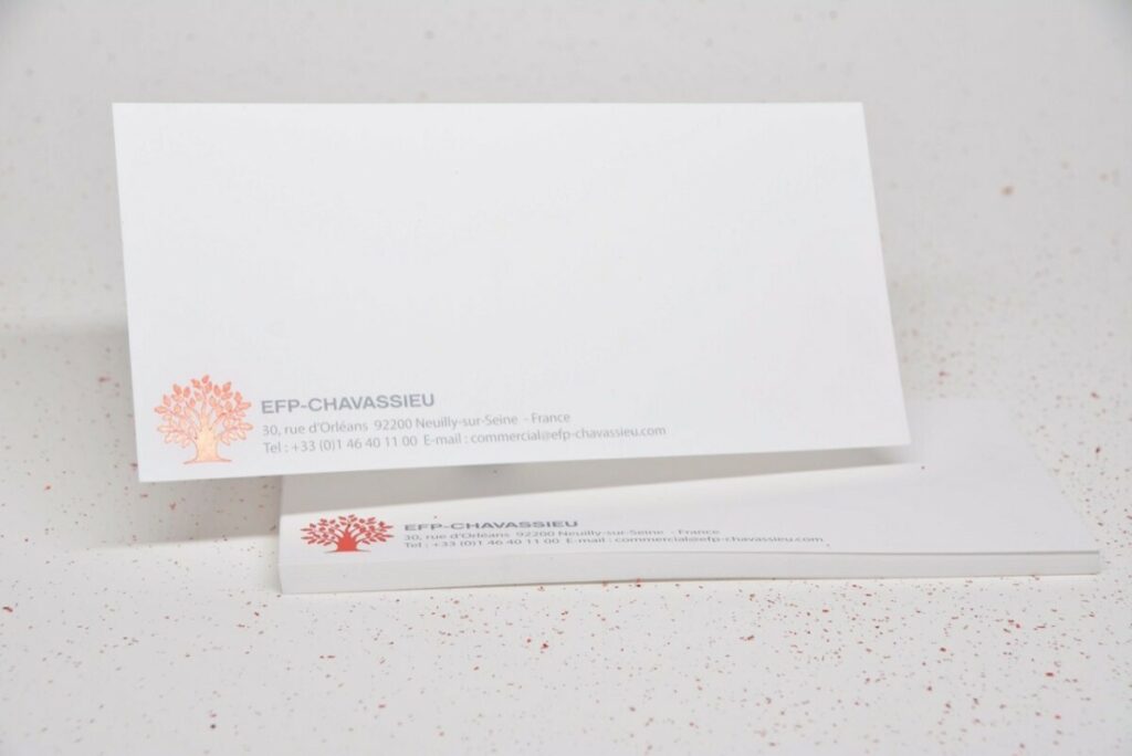 Cartes professionnelles pour papetier – Marquage à  Chaud Rouge Métal 6056 et Pantone gris 424 – Lessebo Design 350gr/m2