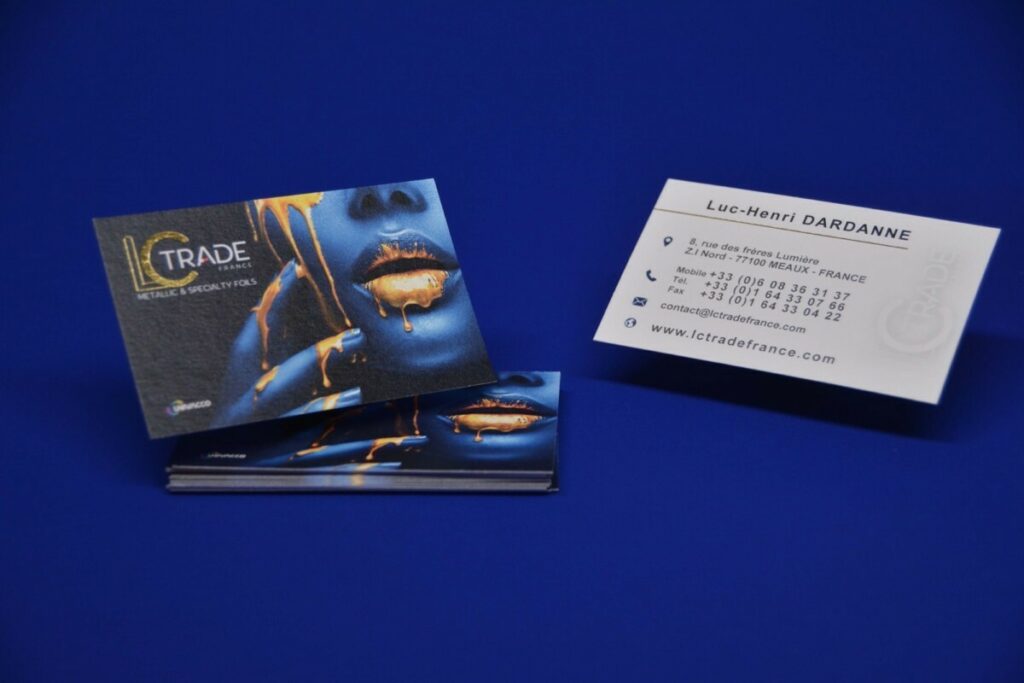 Cartes de visite fabricant de dorure – Marquage à chaud or brillant sur une impression quadri numérique – Old Mill 300gr/m2