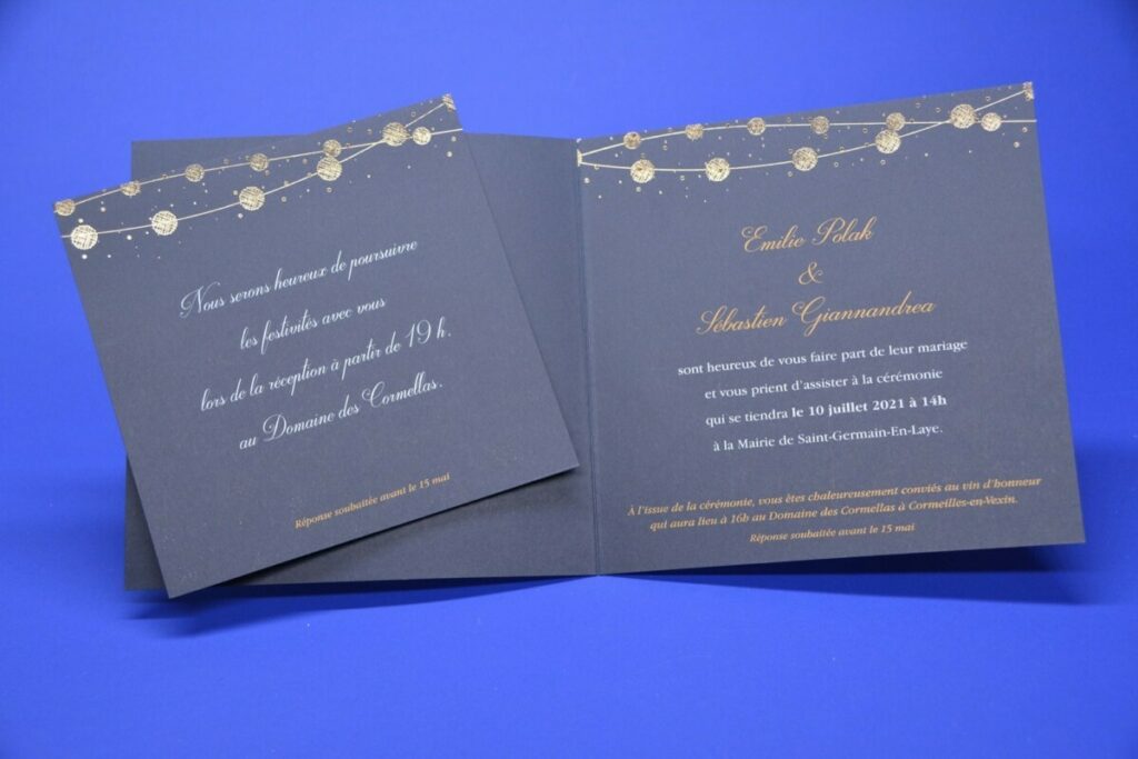 Faire-part lanternes dorées – Dorure à chaud  Or Brillant, Pantone OR 872 et impression blanche numérique – Sirio color dark blue 290 gr/m2