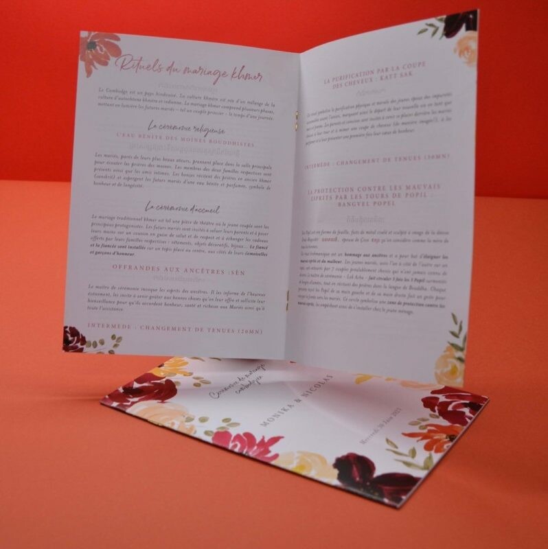 Livret de cérémonie de mariage cambodgien fleuri – reliure avec 2 agrafes dorées
