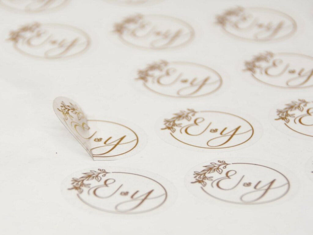 Stickers logo mariage transparent avec dorure numérique or – découpe laser ronde mi-chair