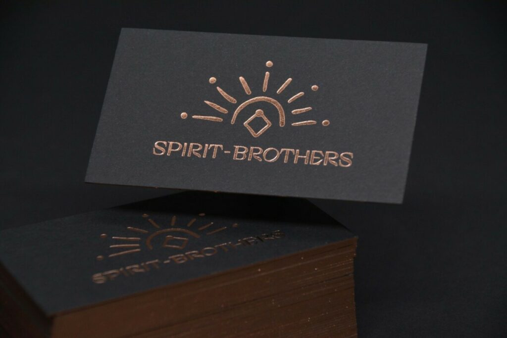 Cartes de visite spiritueux français – Contre collage duplex 600gr/m2 Sirio Color Nero – Marquage à chaud cuivre et dorure sur tranche 4 cotés assortie