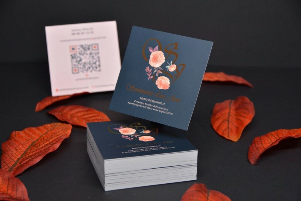 Cartes de visite carrées pour agence évènementielle – Pelliculage mat et Dorure numérique OR – Couché mat 350gr/m2
