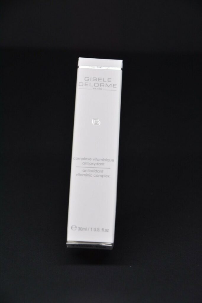 Packaging pour tube cosmétique – Pantone Gris PMS 430 – Pelliculage soft touch – Marquage à chaud Argent Brillant – Découpe à la forme