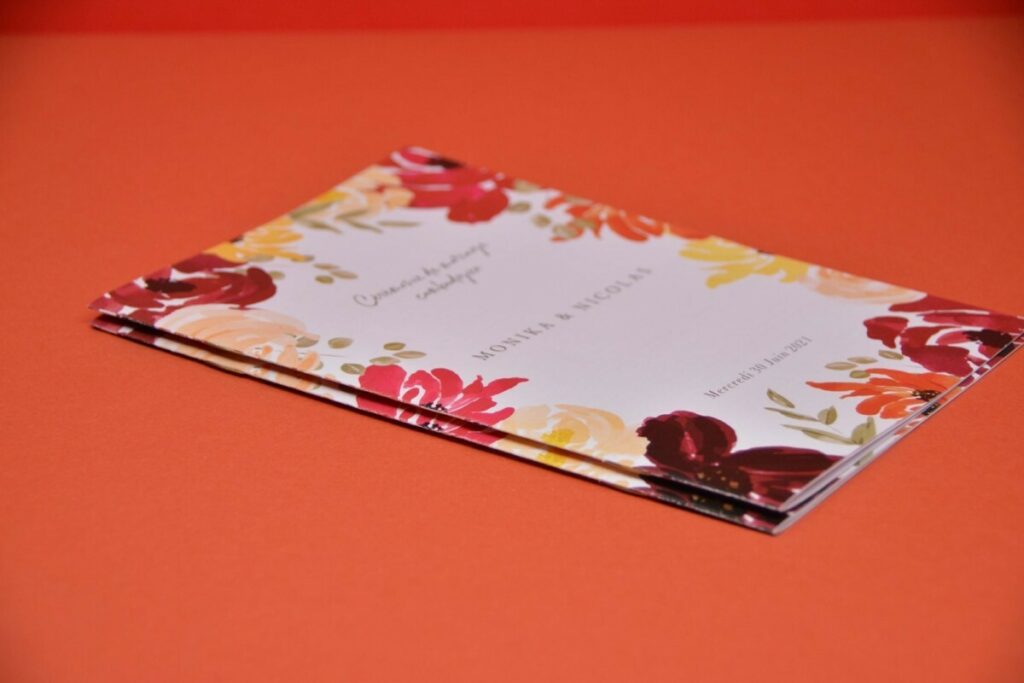 Livret de cérémonie de mariage cambodgien fleuri – reliure avec 2 agrafes dorées