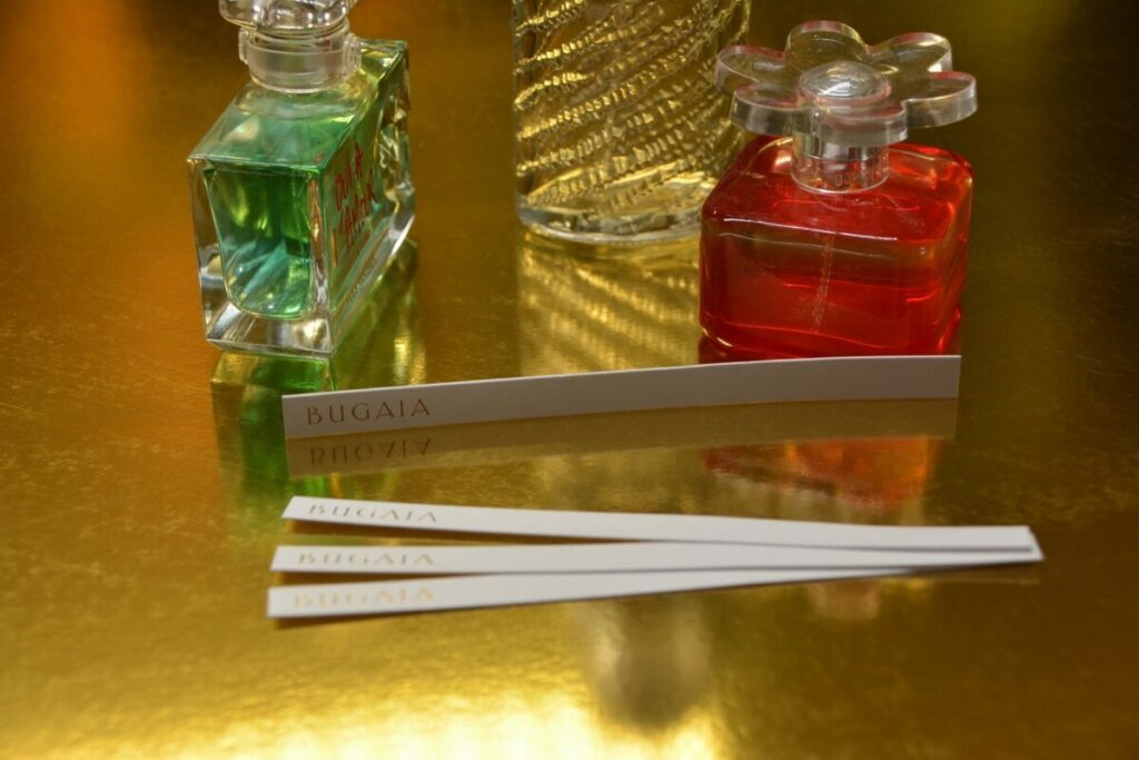 Touche parfum en dorure à chaud or brillant pour parfum d’intérieur – Carte à parfum 300gr/m2