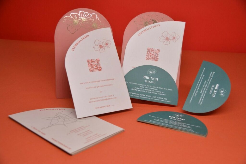 Faire-part de mariage bilingue Français-Anglais avec découpe arrondie – Coquelicots en dorure numérique OR