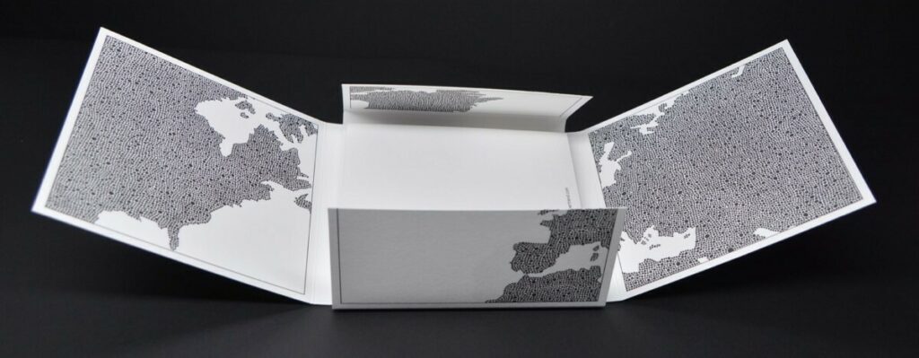 Pochette en croix et jeu de carte carré géant pour artiste pointilliste porcelaine – Impression Noir et Blanc – Old Mill Premium White