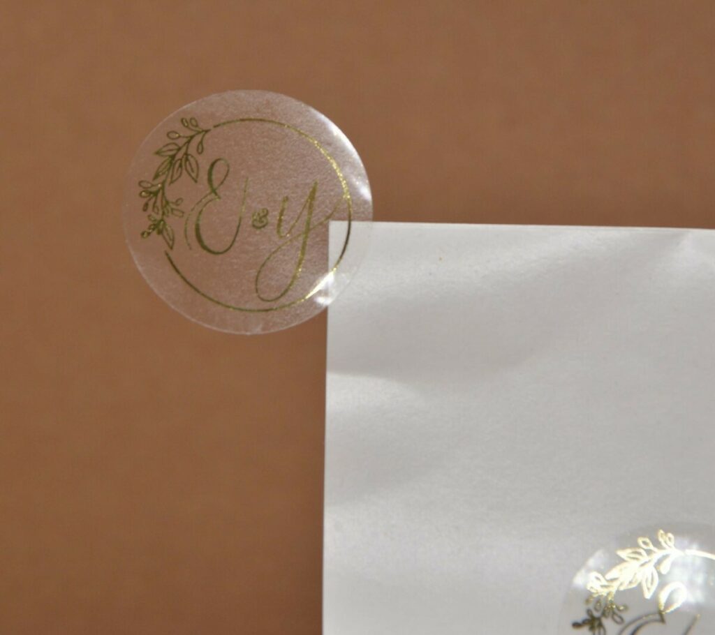 Stickers logo mariage transparent avec dorure numérique or – découpe laser ronde mi-chair