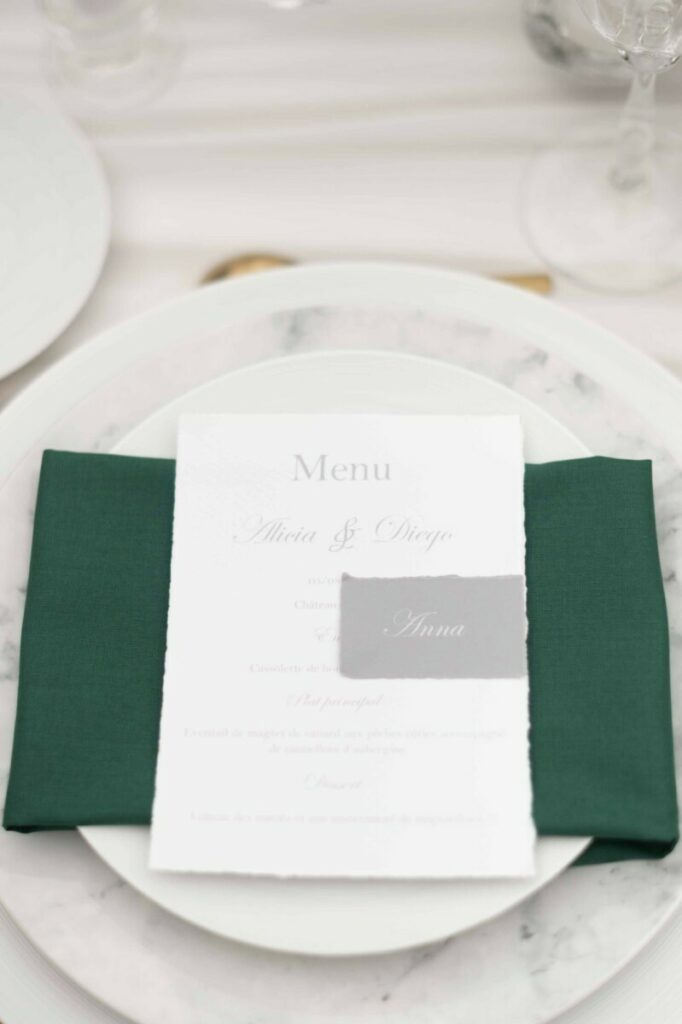 Menu de mariage impression grise sur papier pur coton 350gr/m2 avec découpe 4 bords frangés