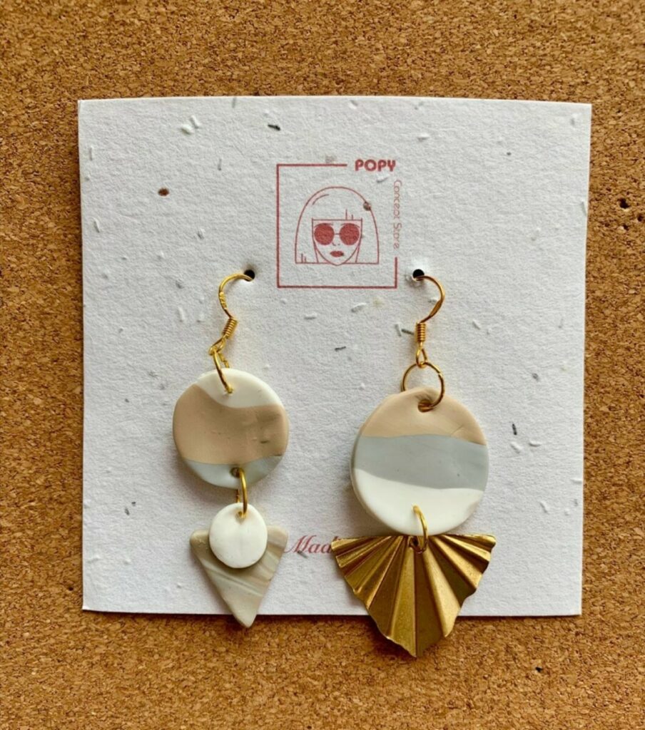 Support pour boucles d’oreilles sur papier 250gr/m2 ensemencé aux graines de fleurs sauvages – Perforation deux trous 4mm