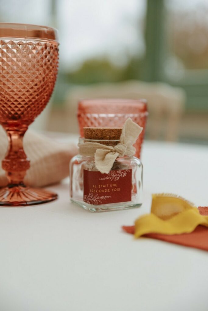 Etiquettes sur mesure burgundy pour cadeau de mariage bougie – impression numérique et dorure à chaud or mat – Tintoretto 140gr/m2