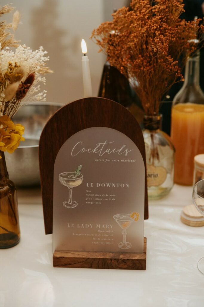 Pancarte mariage cocktail plexi givré impression Quadri – Gravure et découpe laser arrondie – Acrylique Satin 3mm