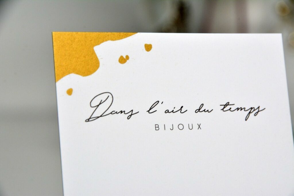 Carte bijoux tache d’encre – Impression noir et Pantone Or PMS 872 – Couché mat 350gr/m2