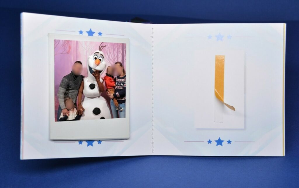 Livre photo Polaroïd évènement parc d’attraction – Double face en attente – Reliure couture singer – Couverture Bodonnienne 600gr/m2 – Pelliculage Mat