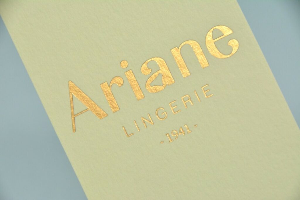 Cartes de visite marque de lingerie – Dorure à chaud or mat Recto Verso – Colorplan 350gr/m2 Pistachio