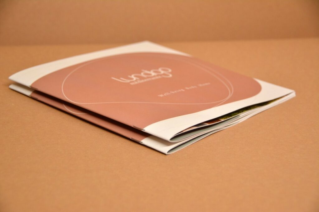 Brochure 24 pages bien-être carrée – Pelliculage mat – reliure 2 agrafes métal
