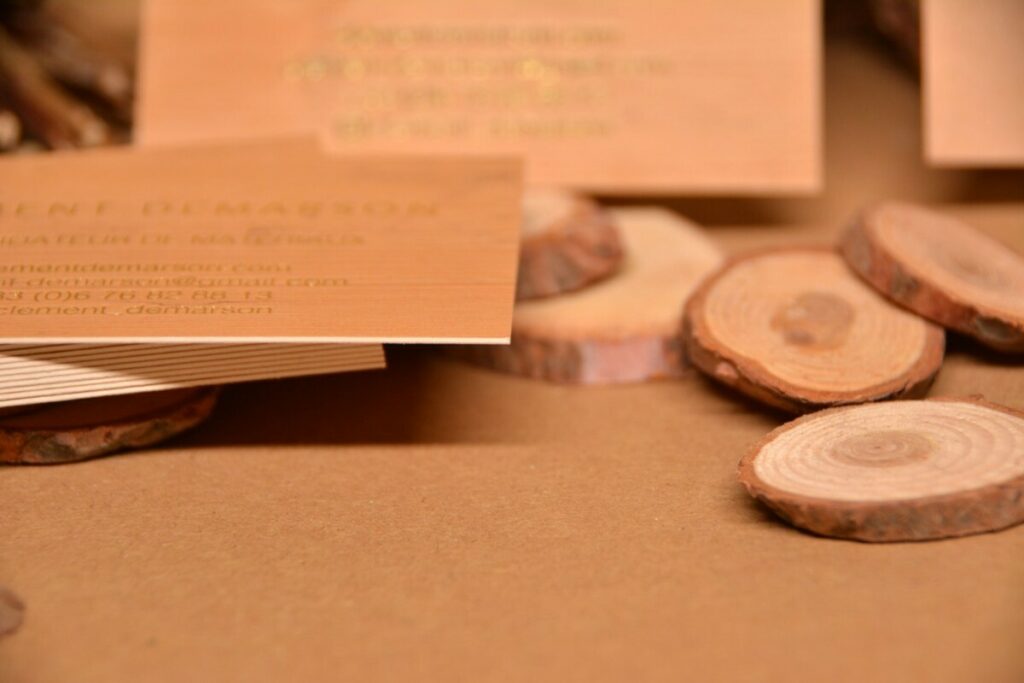 Carte de visite Artisan en marquage à chaud sur papier bois – Woodside GardenPine 398g