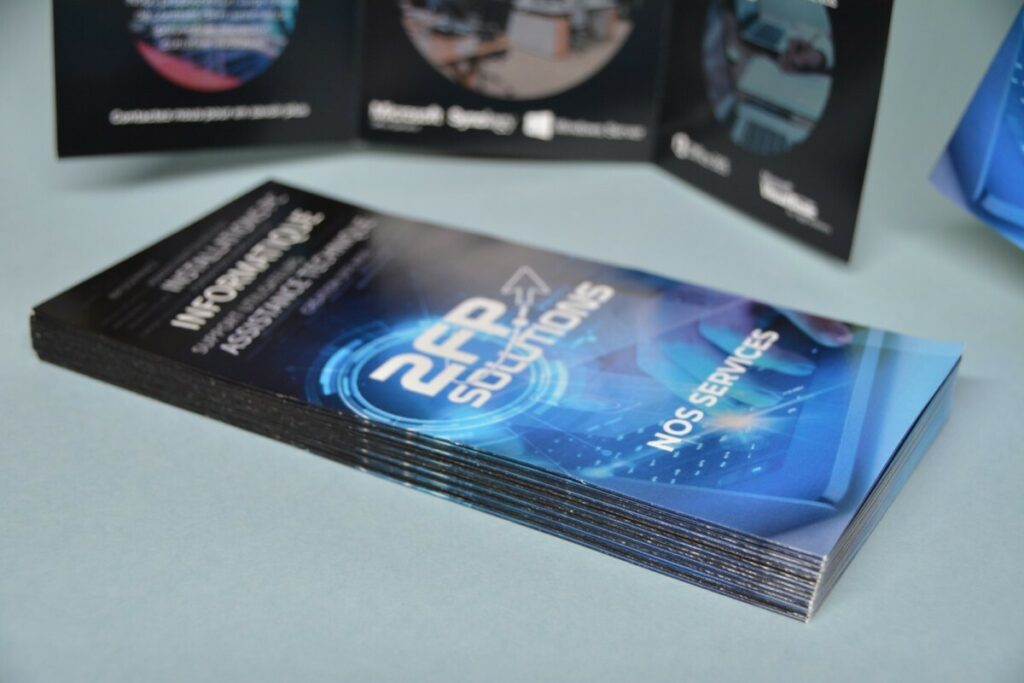 Dépliant 3 volets pour services informatiques – Couché mat 150gr/m2 – 2 Plis roulés