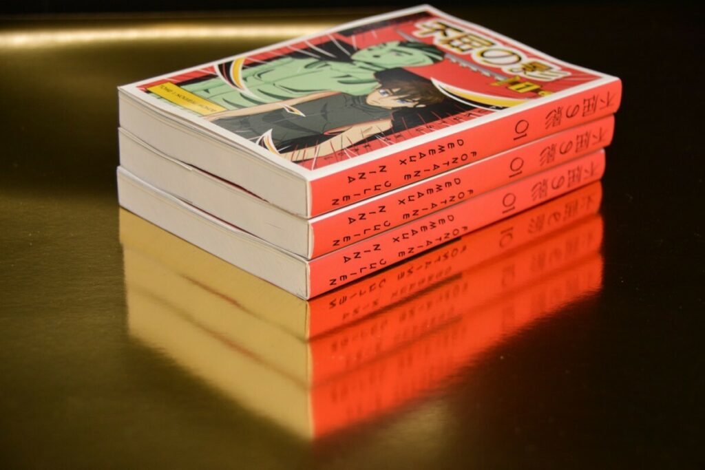 Projet de fin d’étude design – Impression Manga sur mesure – reliure à droite et sur-couverture sur couché brillant 135gr/m2