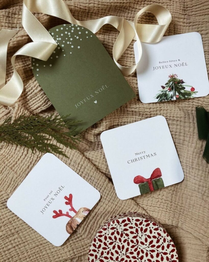 Cartes Messages Joyeux Noel sur papier de création – Création  pack 350gr/m2  – Colorplan midgreen impression blanche et découpe arrondie