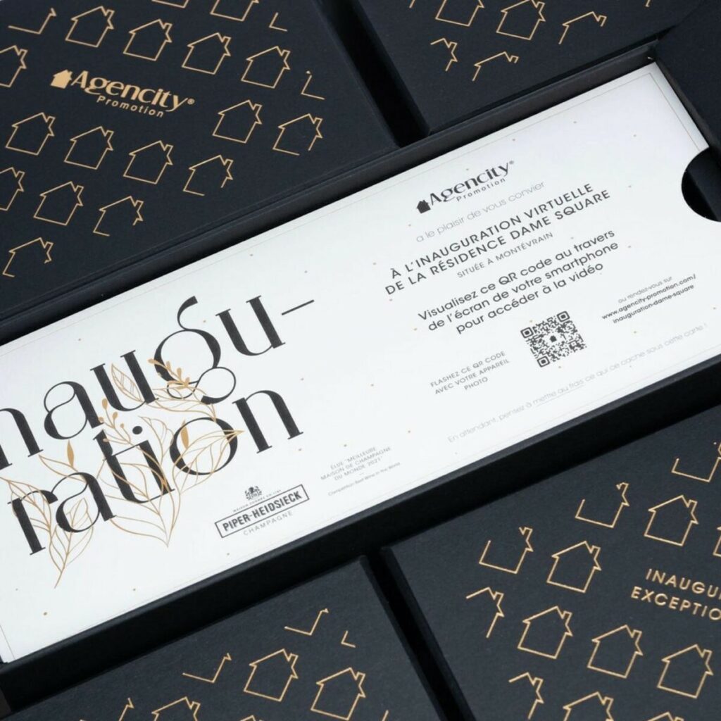Carton d’invitation inauguration promoteur en marquage à chaud or mat et découpe coup de pouce – Materica gesso 360gr/m2