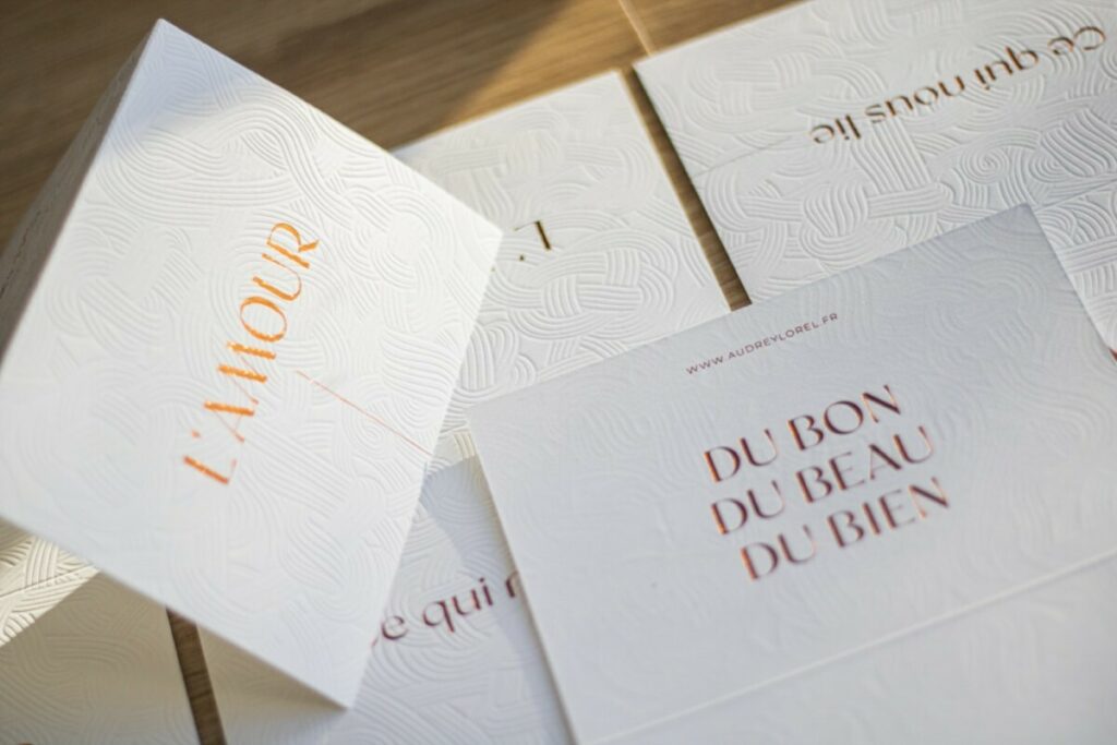 Carte de voeux avec guimauve, Marquage à chaud cuivre et débossage pur – Pur Coton 350gr – Projet Collaboratif