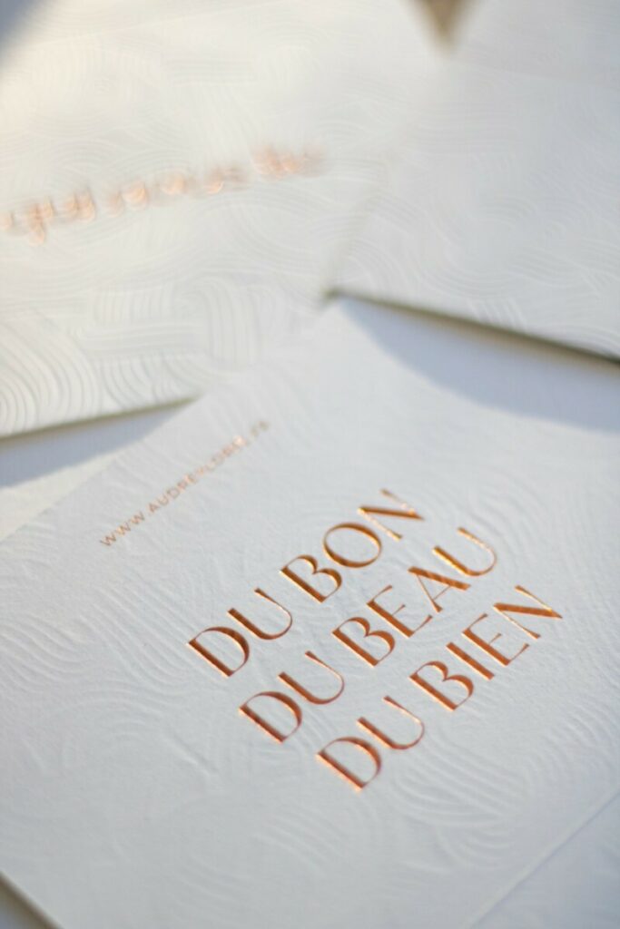 Carte de voeux avec guimauve, Marquage à chaud cuivre et débossage pur – Pur Coton 350gr – Projet Collaboratif